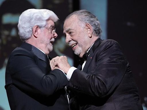 George Lucas recibe la Palma de Oro de Honor de Cannes de parte de Francis Ford Coppola