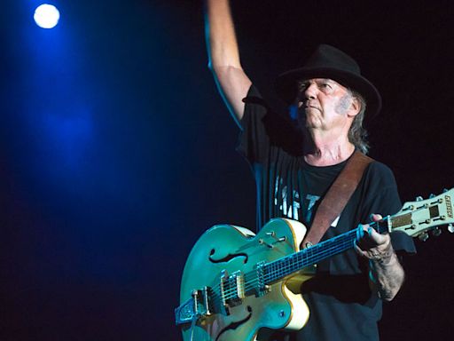 Neil Young & Crazy Horse Cancel July Tour Dates Due to Illness | Exclaim!