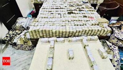 Rs 50 crore 'unaccounted' cash found during I-T raids on 3 shoe traders in Agra | Agra News - Times of India