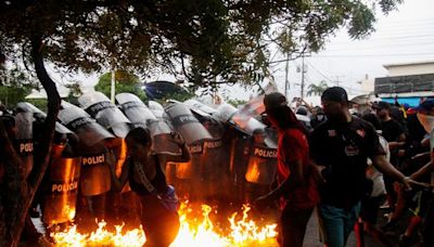 Venezuela: Protesters clash with police over disputed election result