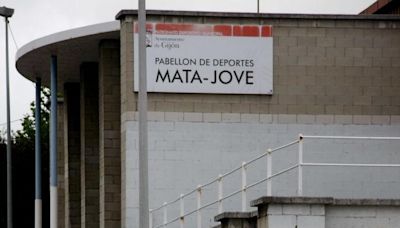 La reforma del pabellón deportivo de Mata-Jove comienza por la cubierta