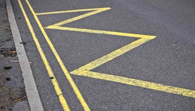 Qué significa la línea en zigzag que está en la carretera: así se usa para evitar multas