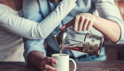 "Je suis pharmacienne – voici le seul aliment que vous ne devriez jamais consommer avec une tasse de thé"