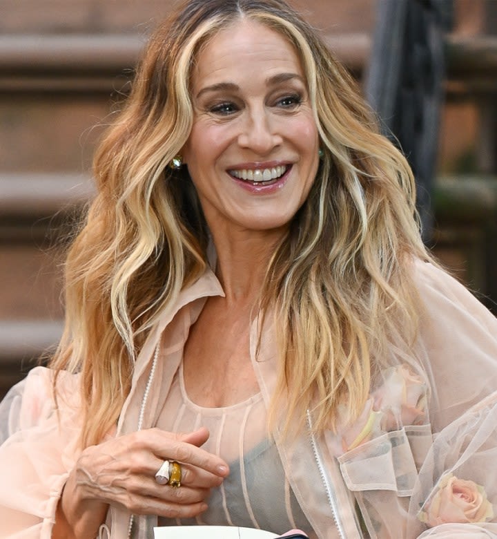 Sarah Jessica Parker's Makeup Artist Just Revealed the $30 Blush Behind Carrie Bradshaw's Ageless Glow