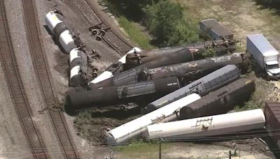 Freight train derails in Illinois; officials determine no immediate danger to public: report