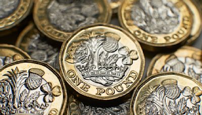 Pound, gold and oil prices in focus: commodity and currency check