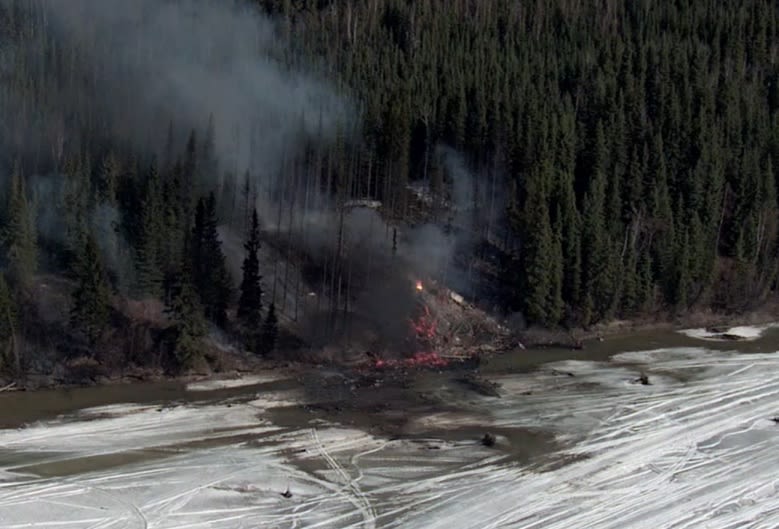 Burning engine fell from plane just before fatal crash near Fairbanks, NTSB says