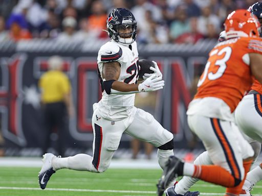 Why did Cris Collinsworth say Joe Mixon has never fumbled during Texans-Bears 4th quarter?