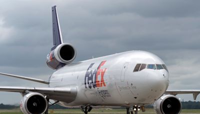 Avión Boeing de FedEx realiza aterrizaje de emergencia en Turquía sin tren delantero - El Diario NY