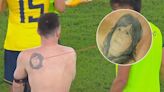 ¿Qué tiene tatuado Lionel Messi en la espalda?