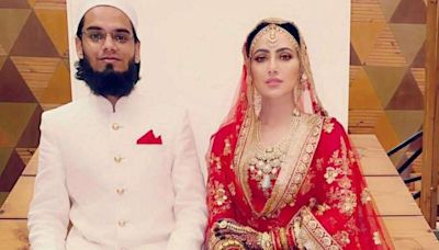 Sana Khan slams husbands for 'allowing' their wives to wear 'skimpy' outfits: "There has to be some self-respect"