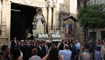 María Santísima de la Esperanza presidió un rosario vespertino por la feligresía