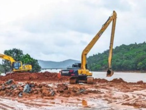 Truck of missing driver Arjun located in Gangavali River: Karnataka govt confirms | Kozhikode News - Times of India