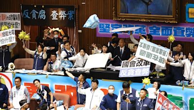 【立院攻防戰】結束了！改革法案三讀通過 綠委丟「垃圾」、柯建銘封國恥之日 - 鏡週刊 Mirror Media