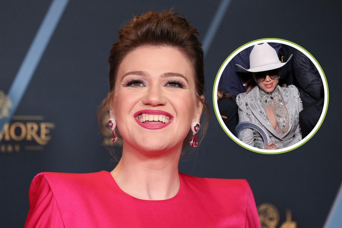 Kelly Clarkson Says She Can Relate to Beyoncé's CMAs Struggles