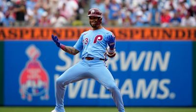 Wheeler tosses 7 strong innings, Realmuto homers as Phillies beat Rangers 5-2 for 3-game sweep