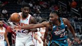 Ayton suma 31 puntos y 16 rebotes; Suns vencen a Pistons