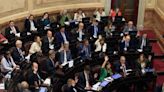 A mano alzada y sin debate: los senadores se aumentaron las dietas en plena sesión