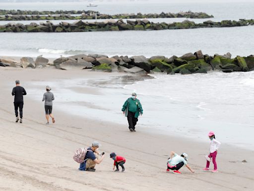 Dos adolescentes mueren ahogadas mientras nadaban en la playa de Coney Island, Nueva York