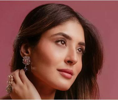 Kritika Kamra to star opposite Vijay Varma in 'Matka King' | Hindi Movie News - Times of India