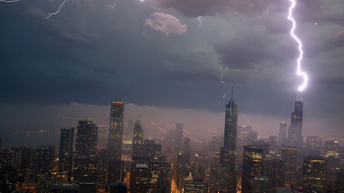 Storm timing: What to expect and when as severe weather with hail, tornado chances threaten Chicago area