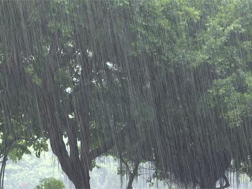 7縣市豪大雨特報慎防劇烈天氣 高溫仍飆37度