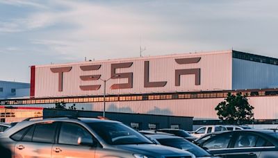 Jim Cramer on Tesla Inc (NASDAQ:TSLA): ‘This Thing Has a Lot of Momentum’