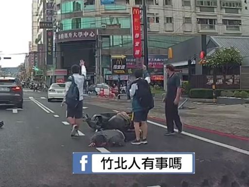 騎士自摔痛到爬不起來！2高中生「肉身擋車」護他 網讚爆：最美的風景