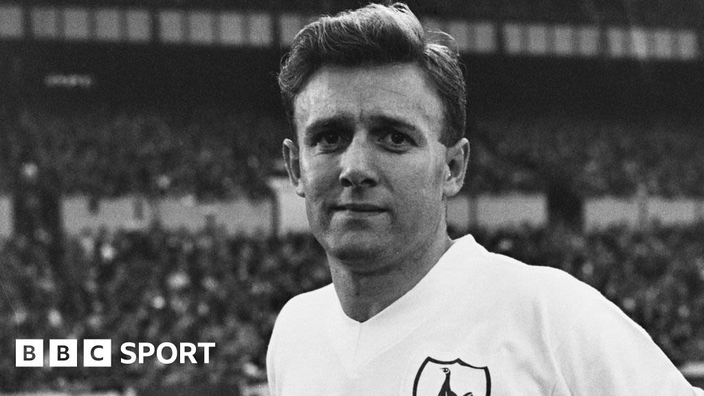 Terry Medwin: Ex-Tottenham, Wales and Swansea wing dies aged 91