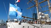 La Fragata Libertad quedó varada por un paro sindical y no puede arribar al puerto de Buenos Aires