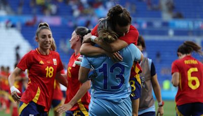 2-2 (4-2). España se agarra a la lucha por las medallas en los penaltis