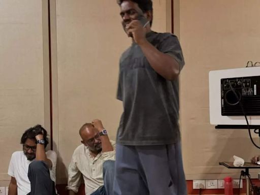 'GOAT' director Venkat Prabhu and 'Nesippaya' director Vishnuvardhan sit on the floor inside Yuvan Shankar Raja's studio to get songs for their movies - See the picture | ...