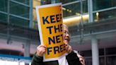 FCC votes to restore net neutrality and is set to begin regulating ISPs