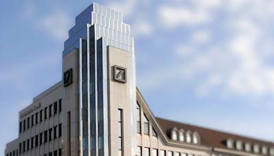 Deutsche Bank halts buyback plan as H1 profits sink