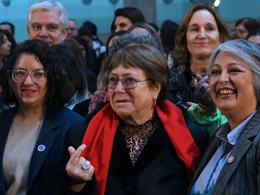 Ministra Jara y posible candidatura presidencial de Bachelet: “No nos corresponde pronunciarnos, pero sería bonito” - La Tercera