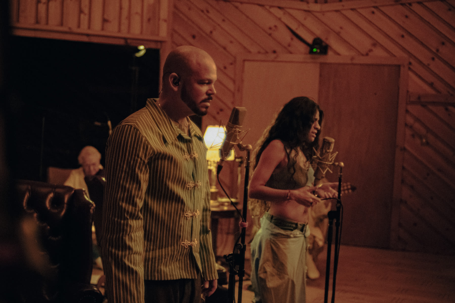 Residente and Jessie Reyez Deliver a Heart-Rending Live Rendition of ‘El Encuentro’