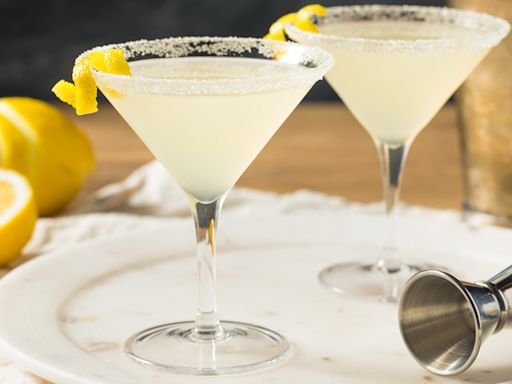 This Easy, 3-Ingredient Lemon Drop Is The Cocktail Of The Summer