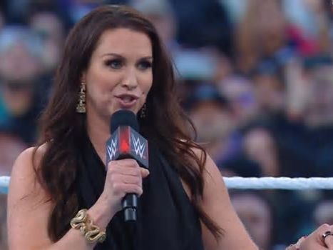 Stephanie McMahon torna in scena con la WWE a Raw: la sua apparizione