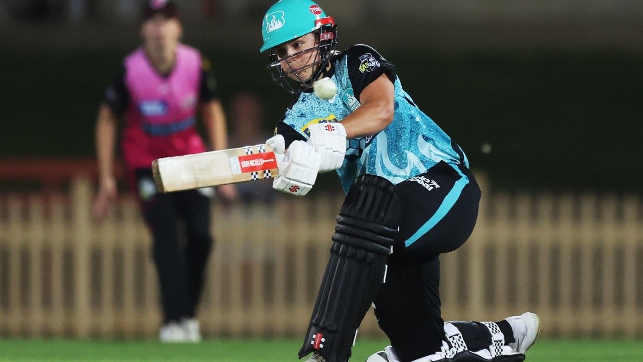 Sydney Thunder sign Georgia Voll to bolster top order