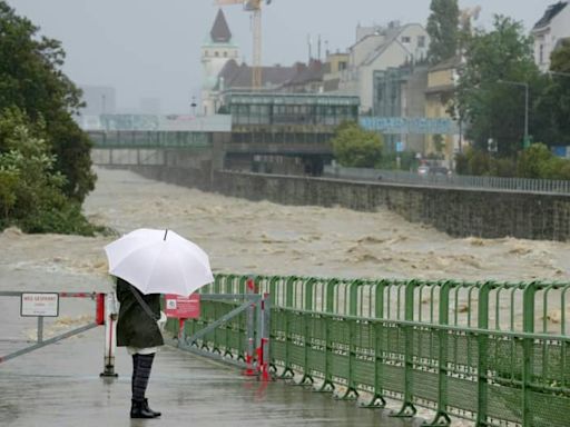 Vienna streets and houses flooded as river overflows banks