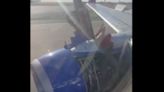 Se desprende la cubierta del motor de un avión Boeing de Southwest Airlines durante el despegue