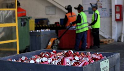 Contraloría detecta irregularidades en el uso de recursos del Fondo de Reciclaje en municipios de la Región Metropolitana y Los Lagos - La Tercera