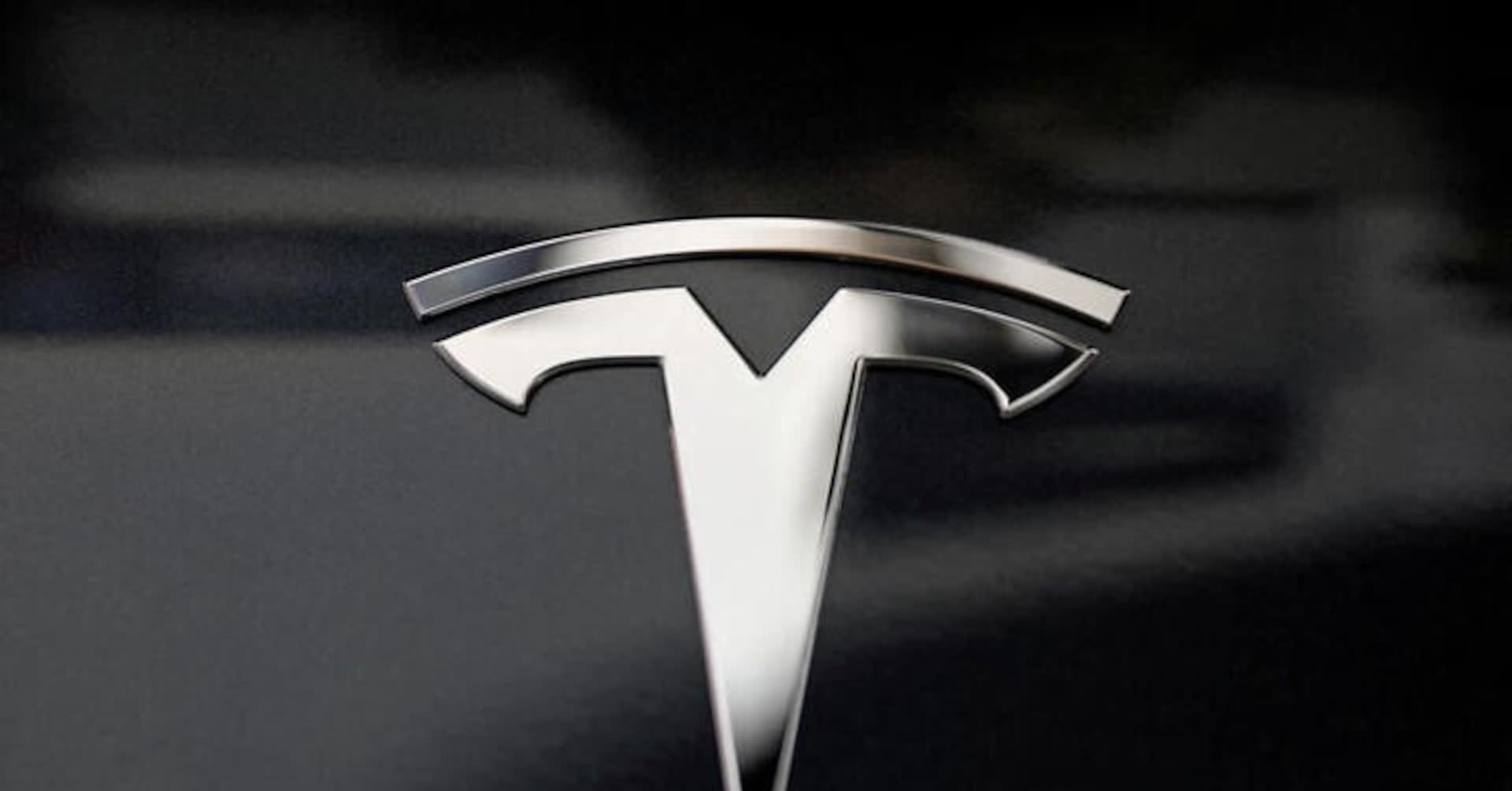 Tesla gets more time to defend against driver class action over insurance