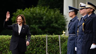 Trump Mocks Harris’s Height. But Her Fans See a Certain Stature.