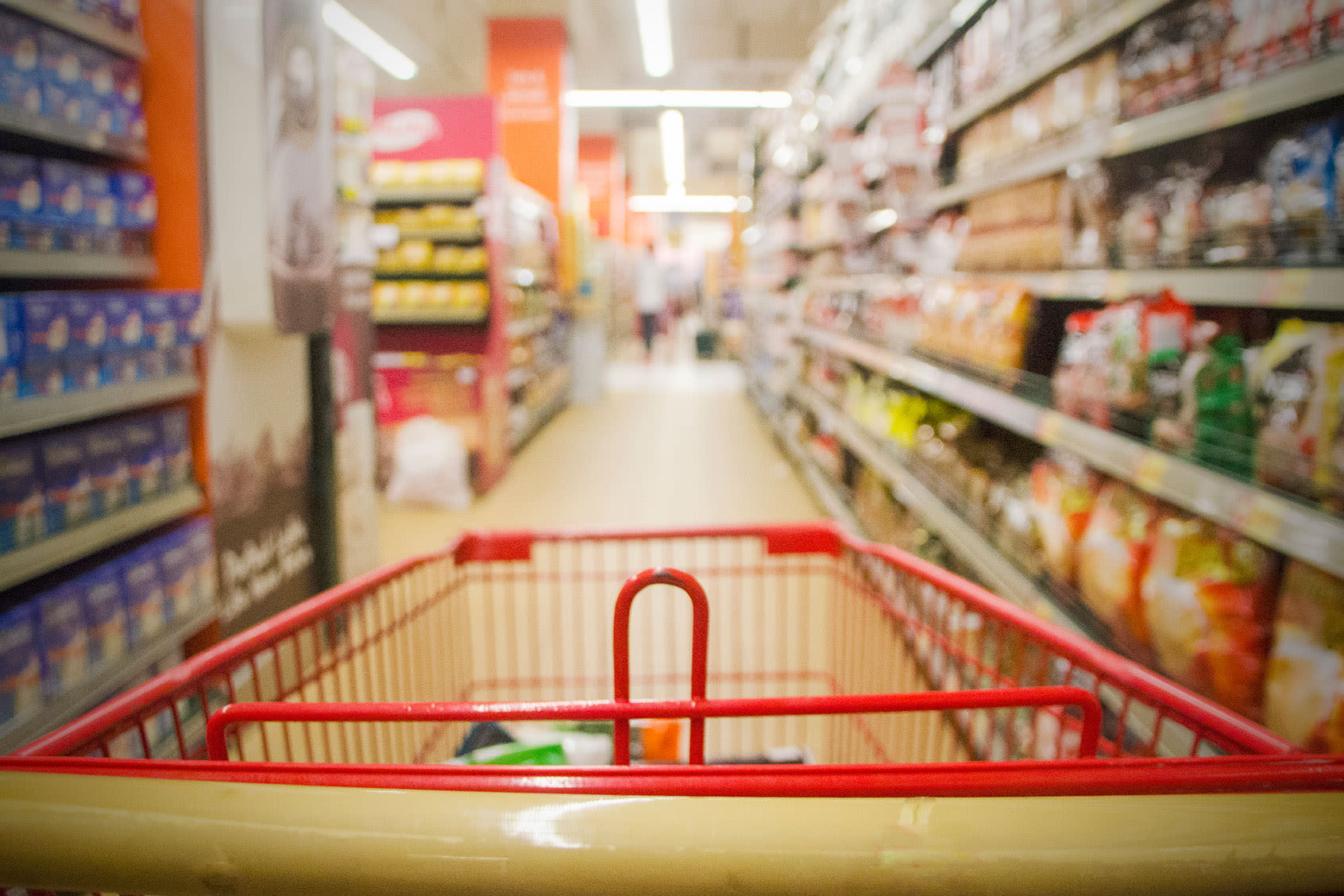 This discount grocery store is raising its average hourly wage to $23, hiring more employees