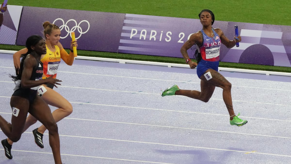 WATCH: Sha'Carri Richardson flashes 'can't catch me' look, secures 4x100m relay gold