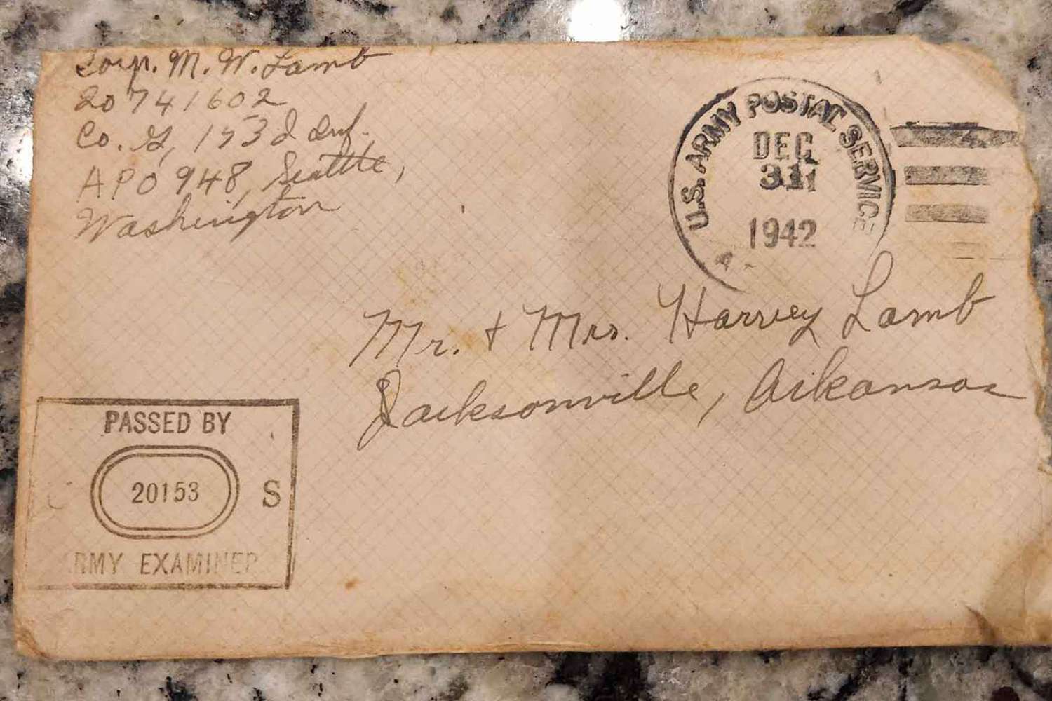 Texas Mailman Drives 5 Hours On His Day Off To Deliver Lost WWII Letters To Arkansas Family