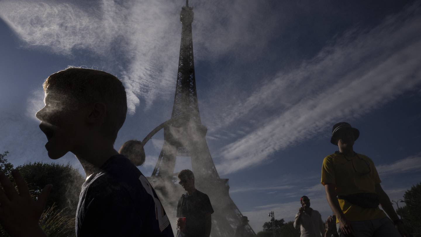 Paris Olympics brings out hoses and misters to cool down fans during heat wave