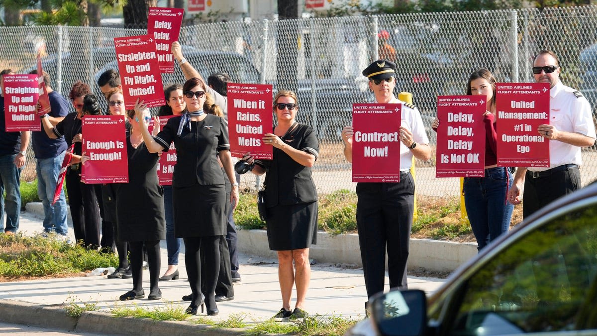 United Airlines flight attendants call for strike vote