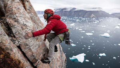 Alex Honnold, el escalador más célebre de la historia, se la juega en un mundo en descomposición